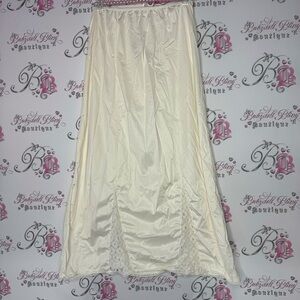 Skirt lace detail bottom trim Lacie shiny shimmer white cream slip vintage retro